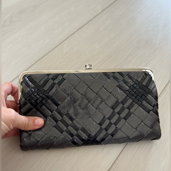 HOBO - Black and Gray Lauren Double Snap Kiss Lock Wallet Clutch - Picture 1 of 5